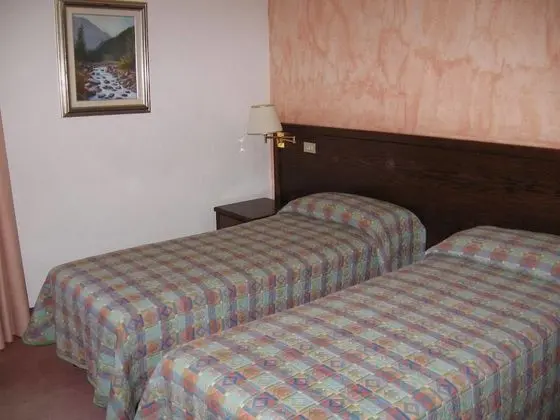 Tek Büyük veya İki Ayrı Yataklı Oda, Dağ Manzaralı