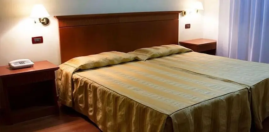 Standard Tek Büyük veya İki Ayrı Yataklı Oda, 1 Çift Kişilik veya 2 Tek Kişilik Yatak