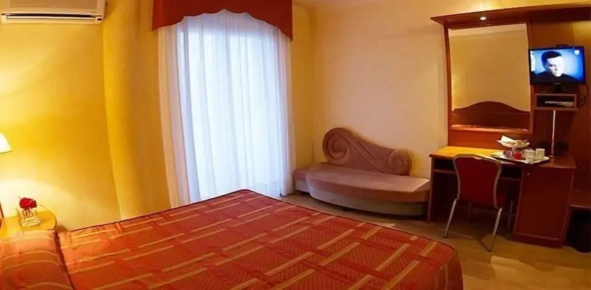 Standard Tek Büyük veya İki Ayrı Yataklı Oda, 1 Çift Kişilik veya 2 Tek Kişilik Yatak