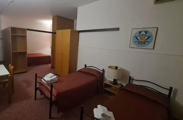 Basic Dört Kişilik Oda, Banyolu/Duşlu