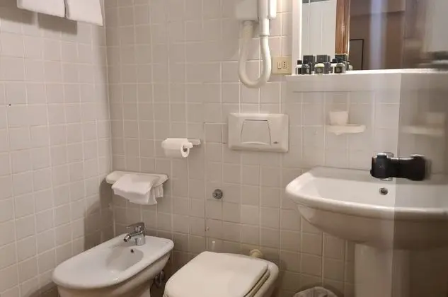 Basic Dört Kişilik Oda, Banyolu/Duşlu