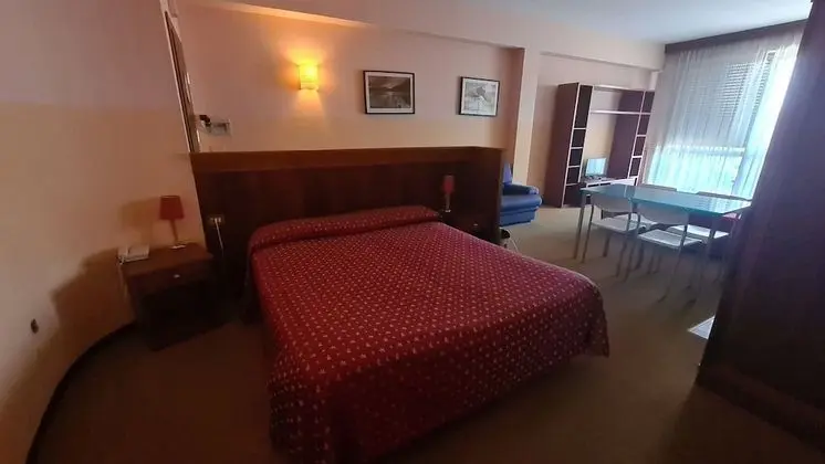 Basic Üç Kişilik Oda, Banyolu/Duşlu