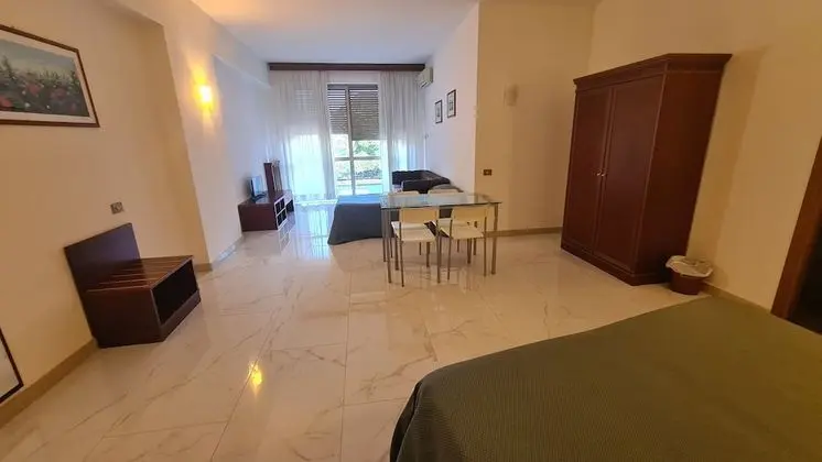 Basic Üç Kişilik Oda, Banyolu/Duşlu