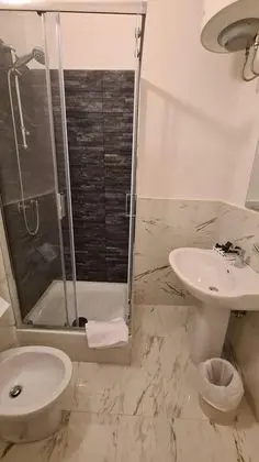 Basic Üç Kişilik Oda, Banyolu/Duşlu