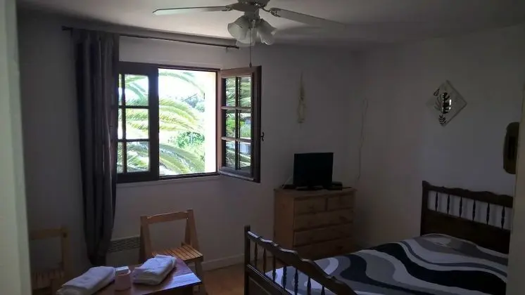 Tek Büyük Yataklı Oda, Ortak Banyo (Amandine)
