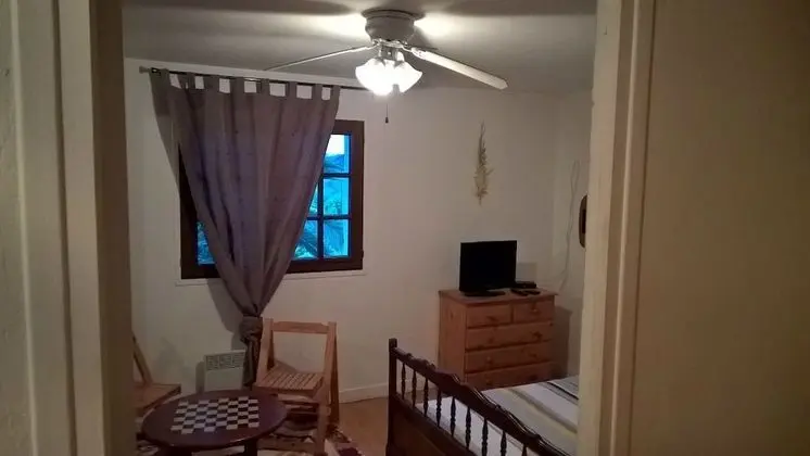 Tek Büyük Yataklı Oda, Ortak Banyo (Amandine)