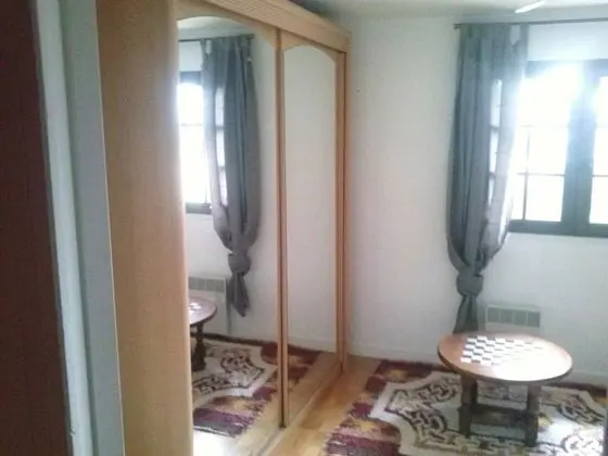 Tek Büyük Yataklı Oda, Ortak Banyo (Amandine)