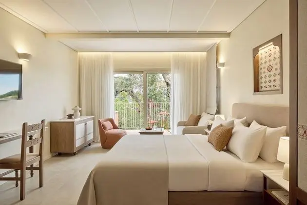 Penthouse Bliss Suite with Tub