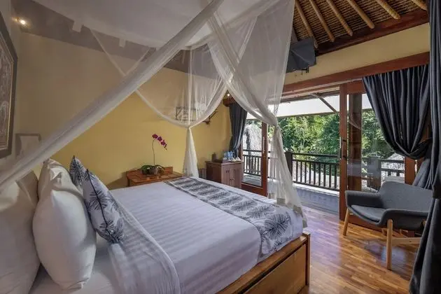 Forest Labyrinth Room