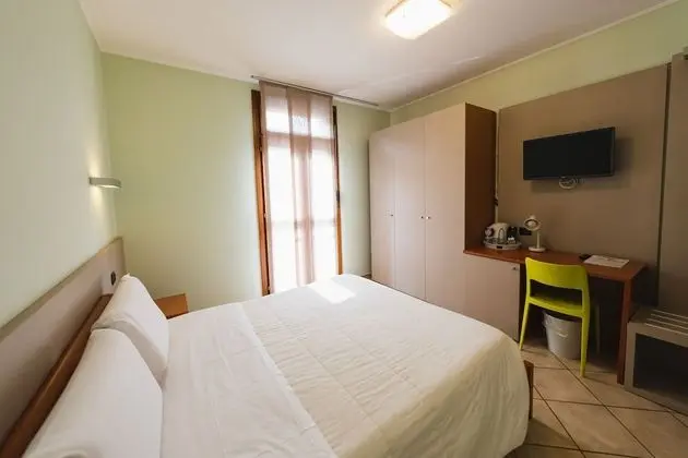 Büyük Yataklı Tek Kişilik Oda