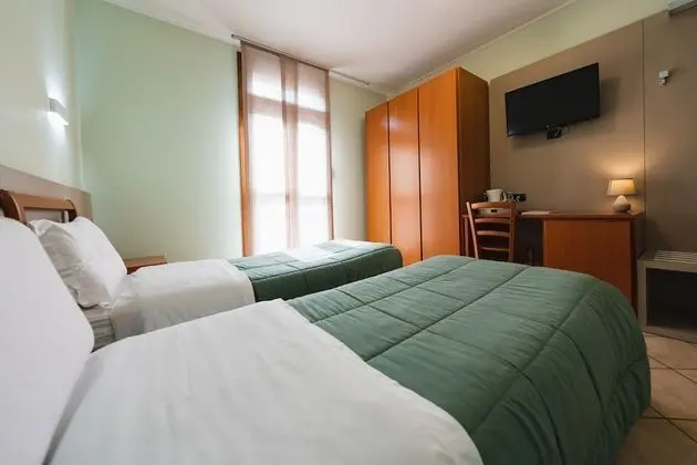 Büyük Yataklı Tek Kişilik Oda