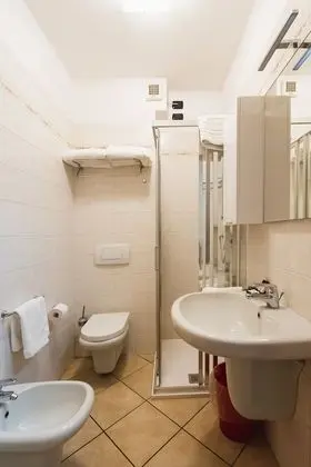 Büyük Yataklı Tek Kişilik Oda