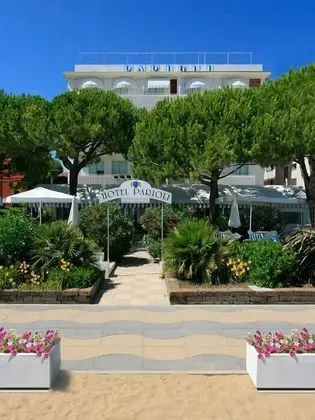 Tek Büyük veya İki Ayrı Yataklı Oda, Balkon, Kısmi Deniz Manzaralı