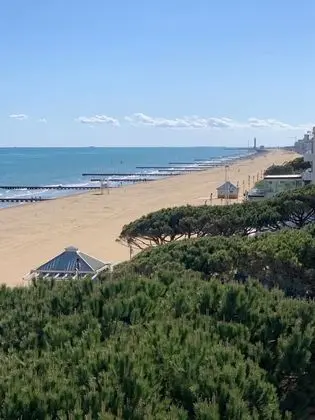 Tek Büyük veya İki Ayrı Yataklı Oda, Balkon, Kısmi Deniz Manzaralı