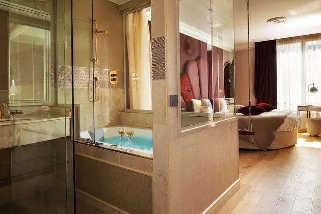 Deluxe Tek Büyük Yataklı Oda (Passsion)