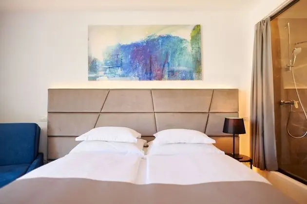 Family Üç Kişilik Oda, Kısmi Deniz Manzaralı