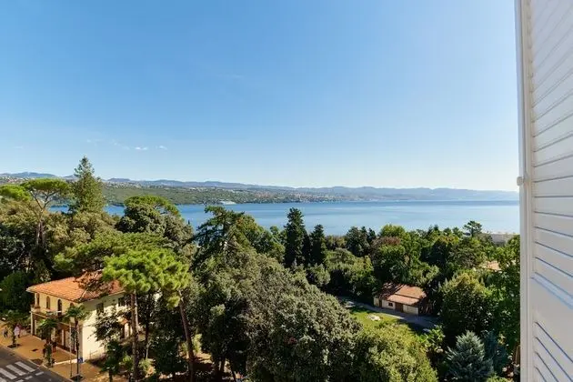 Family Üç Kişilik Oda, Kısmi Deniz Manzaralı