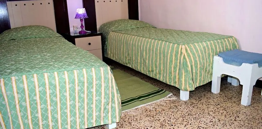 Tek Büyük veya İki Ayrı Yataklı Oda, Ortak Banyo