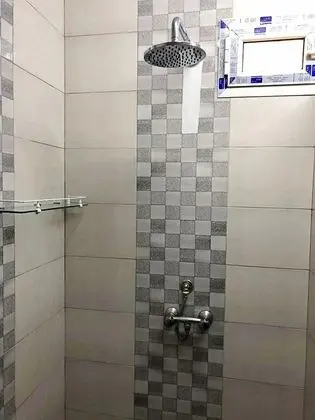 Tek Büyük veya İki Ayrı Yataklı Oda, Ortak Banyo