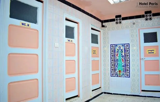 Üç Kişilik Oda, Ortak Banyo