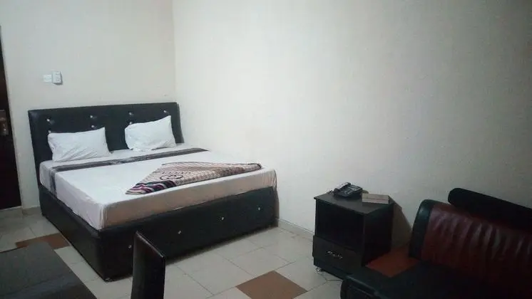 Basic Tek Büyük Yataklı Oda