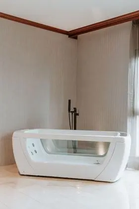 HABITACION SUITE EJECUTIVA, BAÑERA DE HIDROMASAJE (EXECUTIVE SUITE)