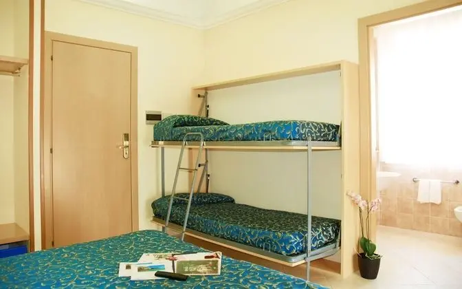 Classic Dört Kişilik Oda