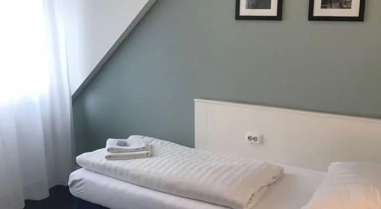 Tek Kişilik Oda, 1 Tek Kişilik Yatak, Sigara İçilmez