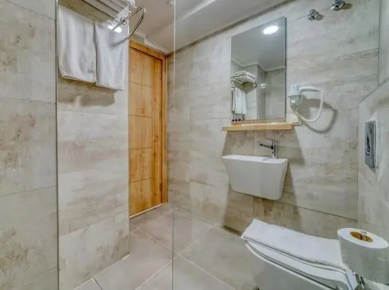 Standart Oda, Kara veya Havuz Manzaralı