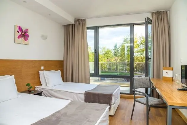 Standard Twin Room, 2 Twin Beds (2 adults and 1 child)