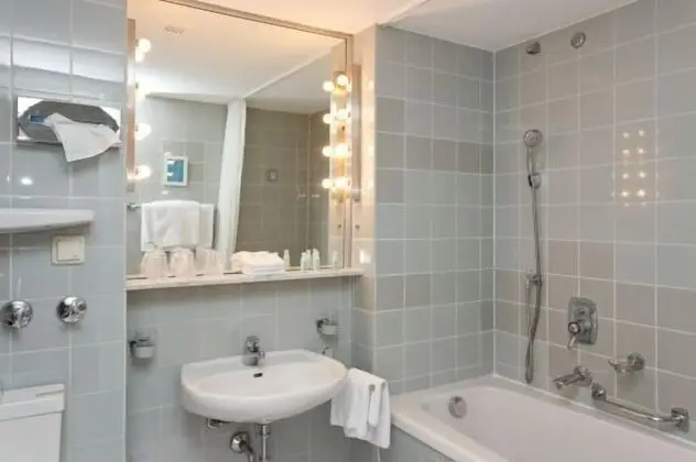 Business Tek Büyük Yataklı Oda