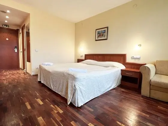 Standard Tek Büyük Yataklı Oda