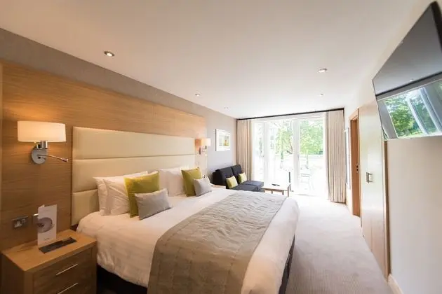 Deluxe Tek Büyük veya İki Ayrı Yataklı Oda, 1 Çift Kişilik Yatak ve Çekyat, Balkon, Bahçe Manzaralı