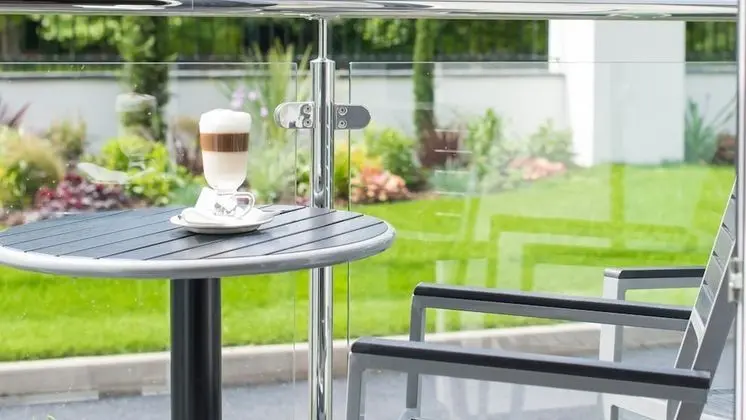 Deluxe Tek Büyük veya İki Ayrı Yataklı Oda, 1 Çift Kişilik Yatak ve Çekyat, Balkon, Bahçe Manzaralı