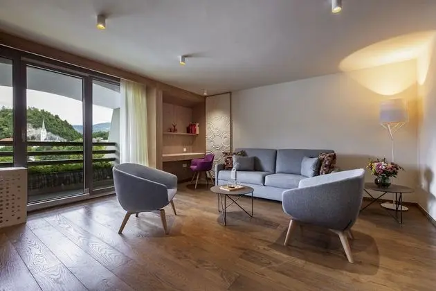 Senior Süit, Göl Manzaralı