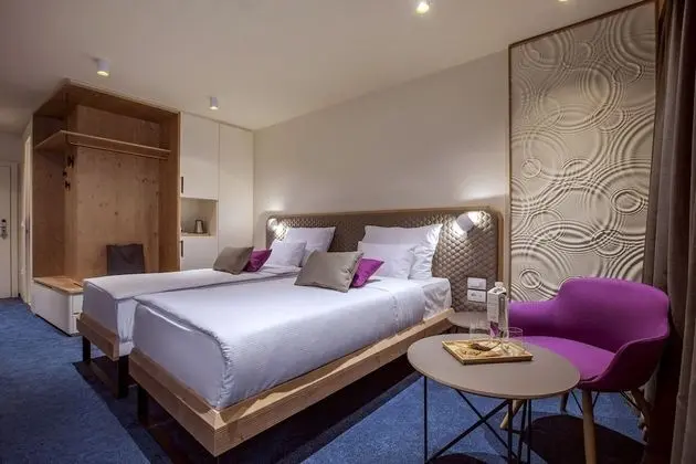 Tek Büyük Yataklı Oda, Balkon, Göl Manzaralı