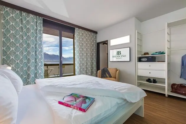 Small Simple Lake View Room