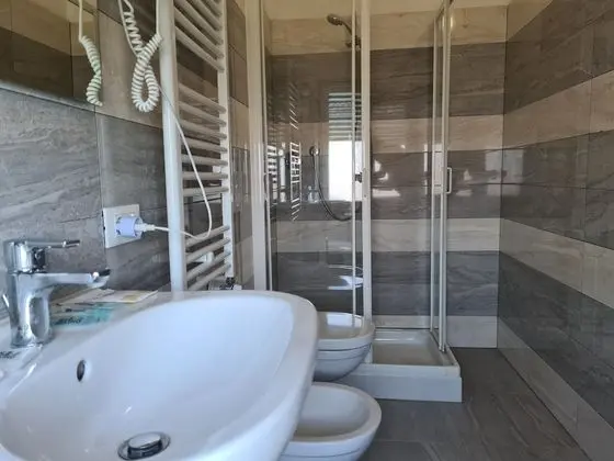 Üç Kişilik Oda
