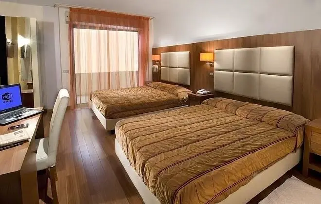 Üç Kişilik Oda