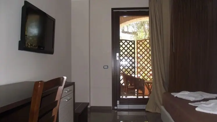 Superior Tek Büyük Yataklı Oda, Sigara İçilebilir, Bahçe Manzaralı