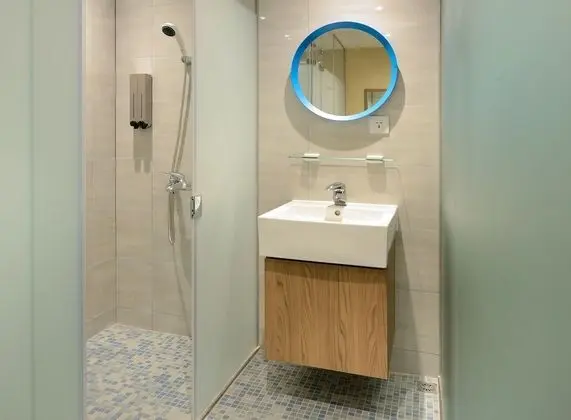 Superior Ortak Ranzalı Oda, 1 Tek Kişilik Yatak (extra charge for towel toothbrush etc)