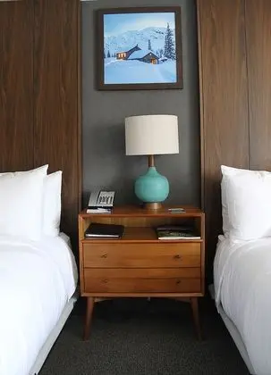 Double Room, 2 Queen Beds (No Pets)