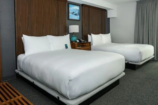 Double Room, 2 Queen Beds (No Pets)