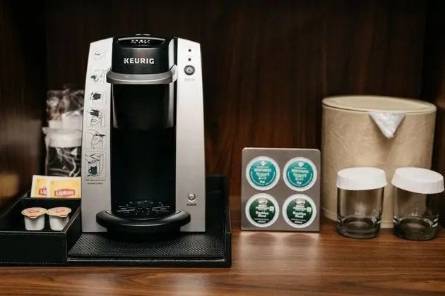 Double Room, 2 Queen Beds (No Pets)