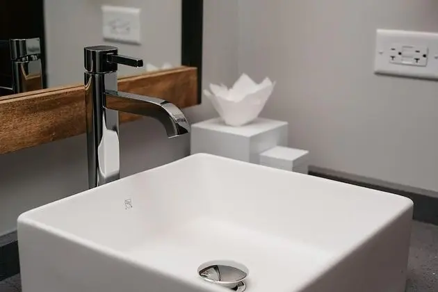 Double Room, 2 Queen Beds (No Pets)