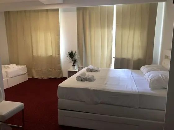 Üç Kişilik Oda, Balkon, Deniz Manzaralı