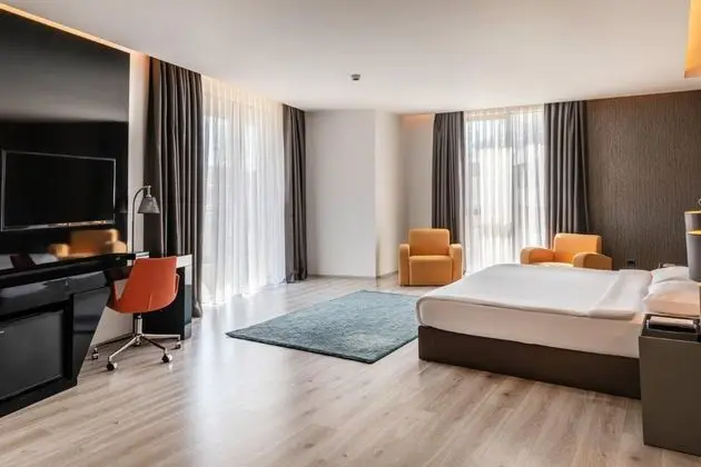 Deluxe French Room