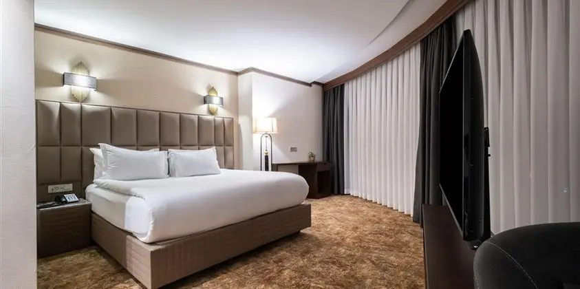 Corner Suit - İadesiz Sadece Oda