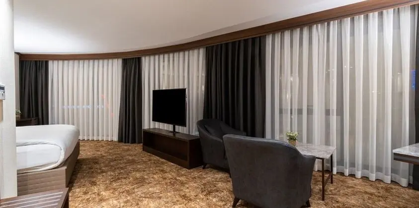 Corner Suit - İadesiz Sadece Oda