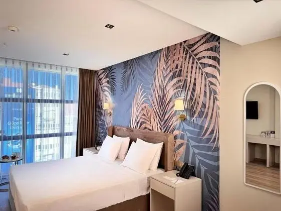 Deluxe French Oda Sehir Manzarali